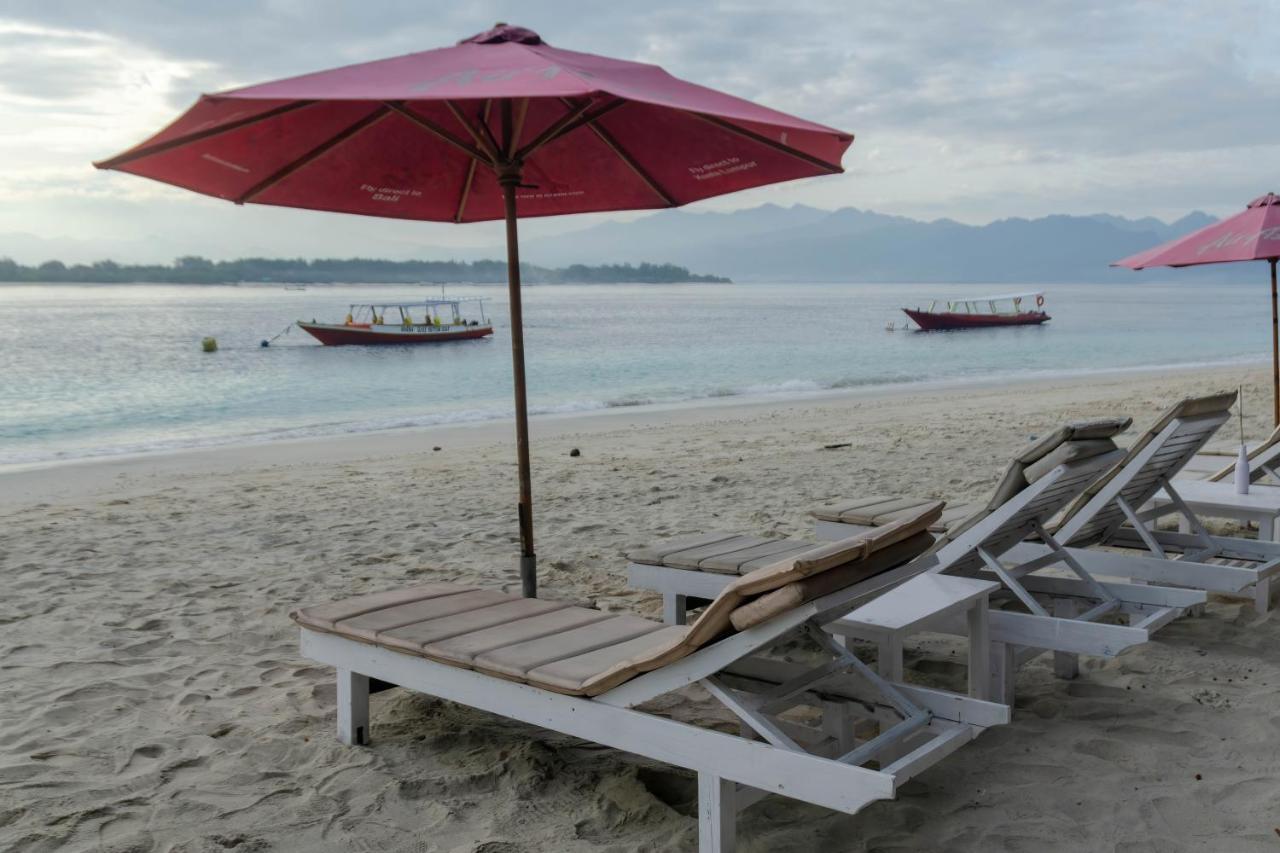 Warna Beach Hotel Gili Trawangan Exterior photo