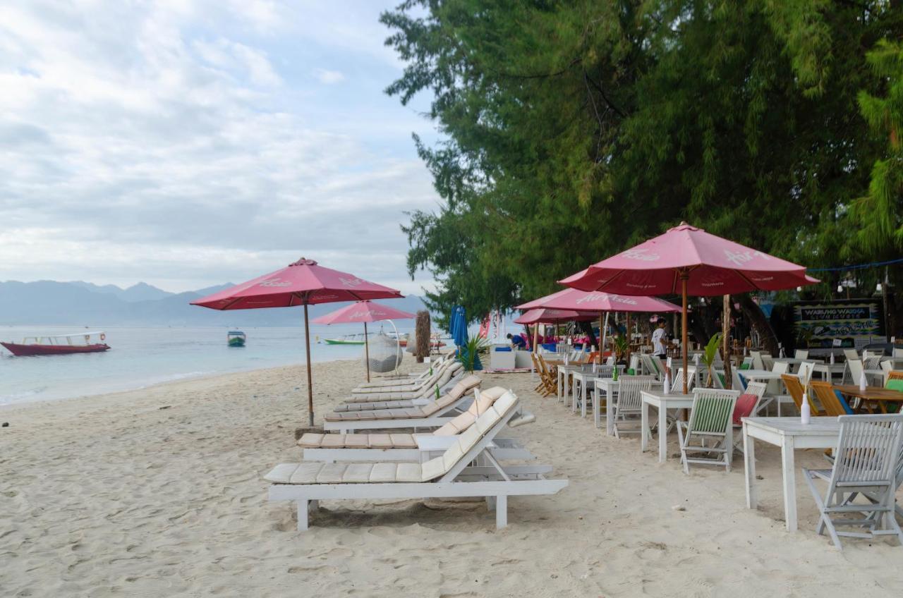 Warna Beach Hotel Gili Trawangan Exterior photo