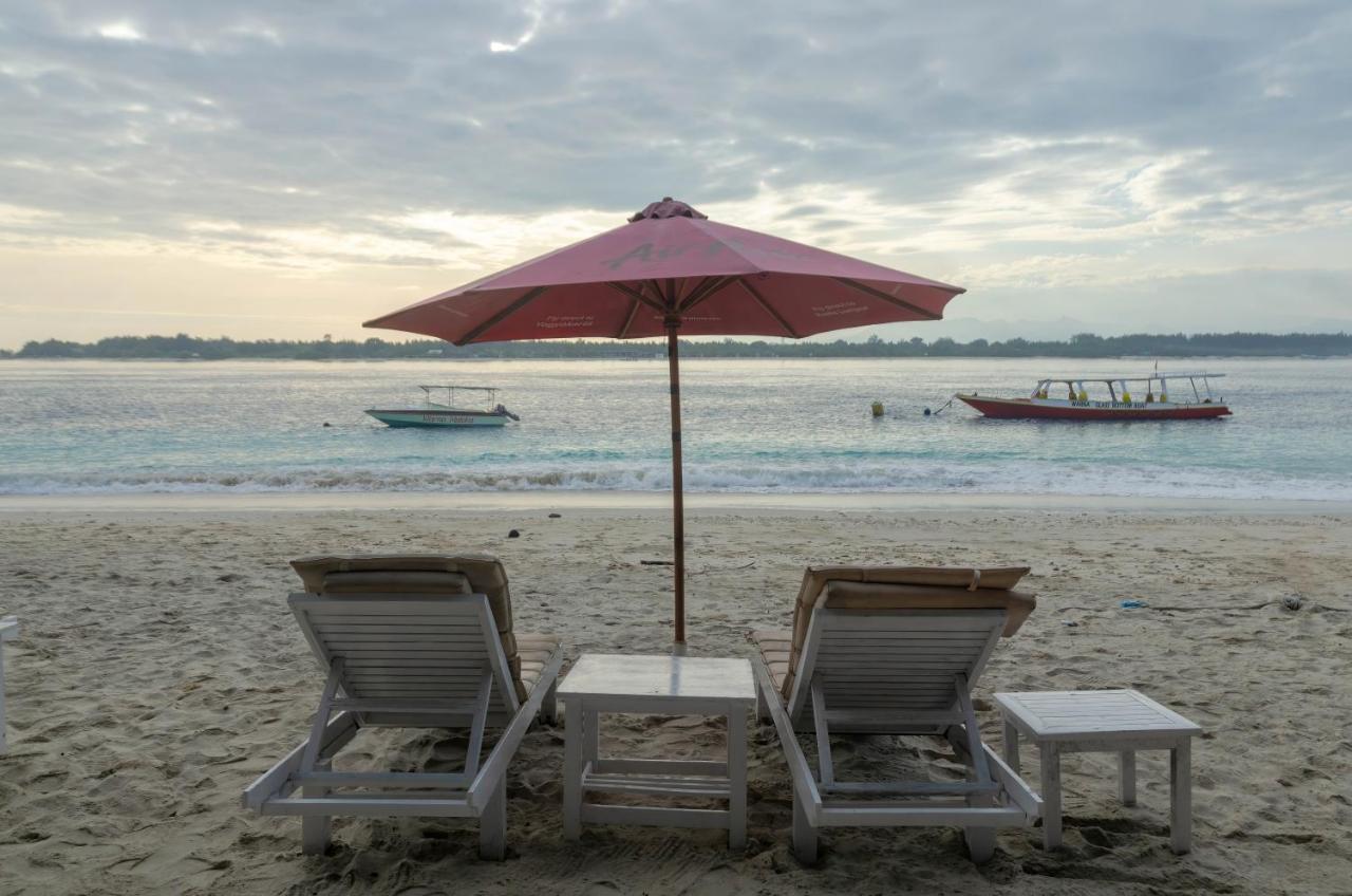 Warna Beach Hotel Gili Trawangan Exterior photo