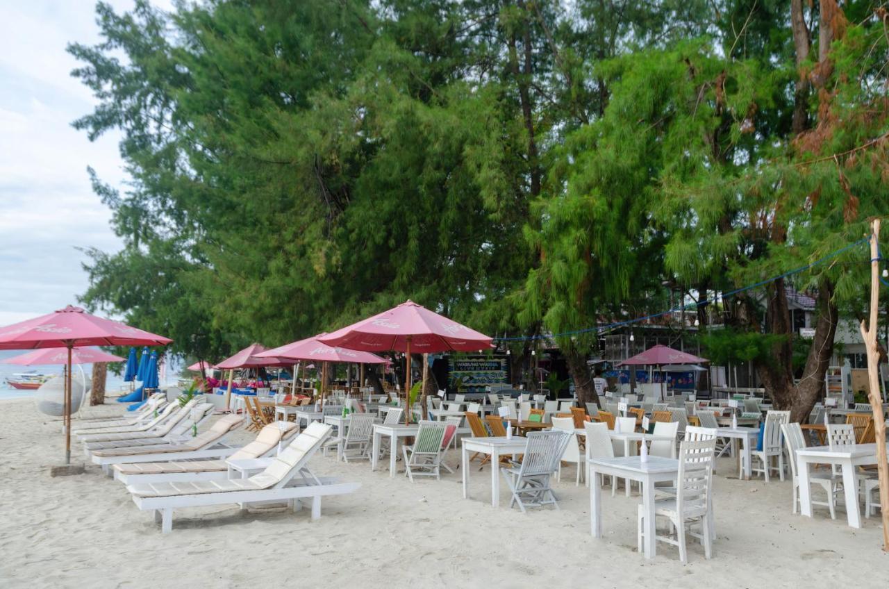 Warna Beach Hotel Gili Trawangan Exterior photo