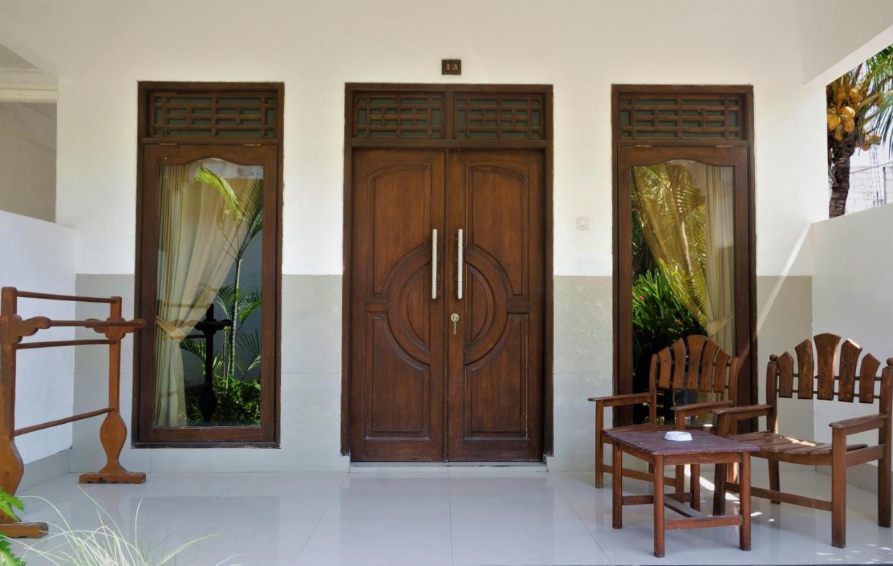 Warna Beach Hotel Gili Trawangan Exterior photo