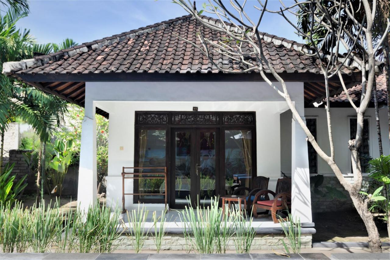 Warna Beach Hotel Gili Trawangan Exterior photo