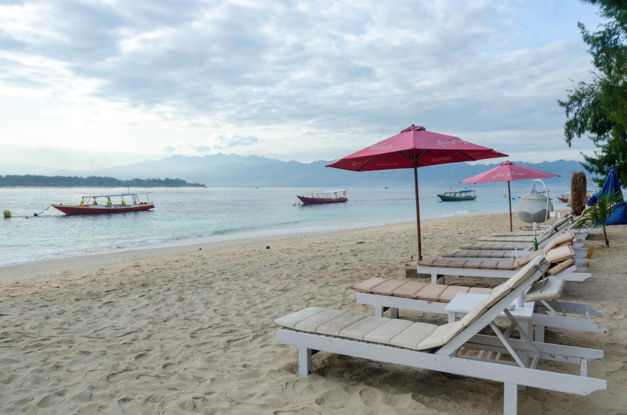 Warna Beach Hotel Gili Trawangan Exterior photo