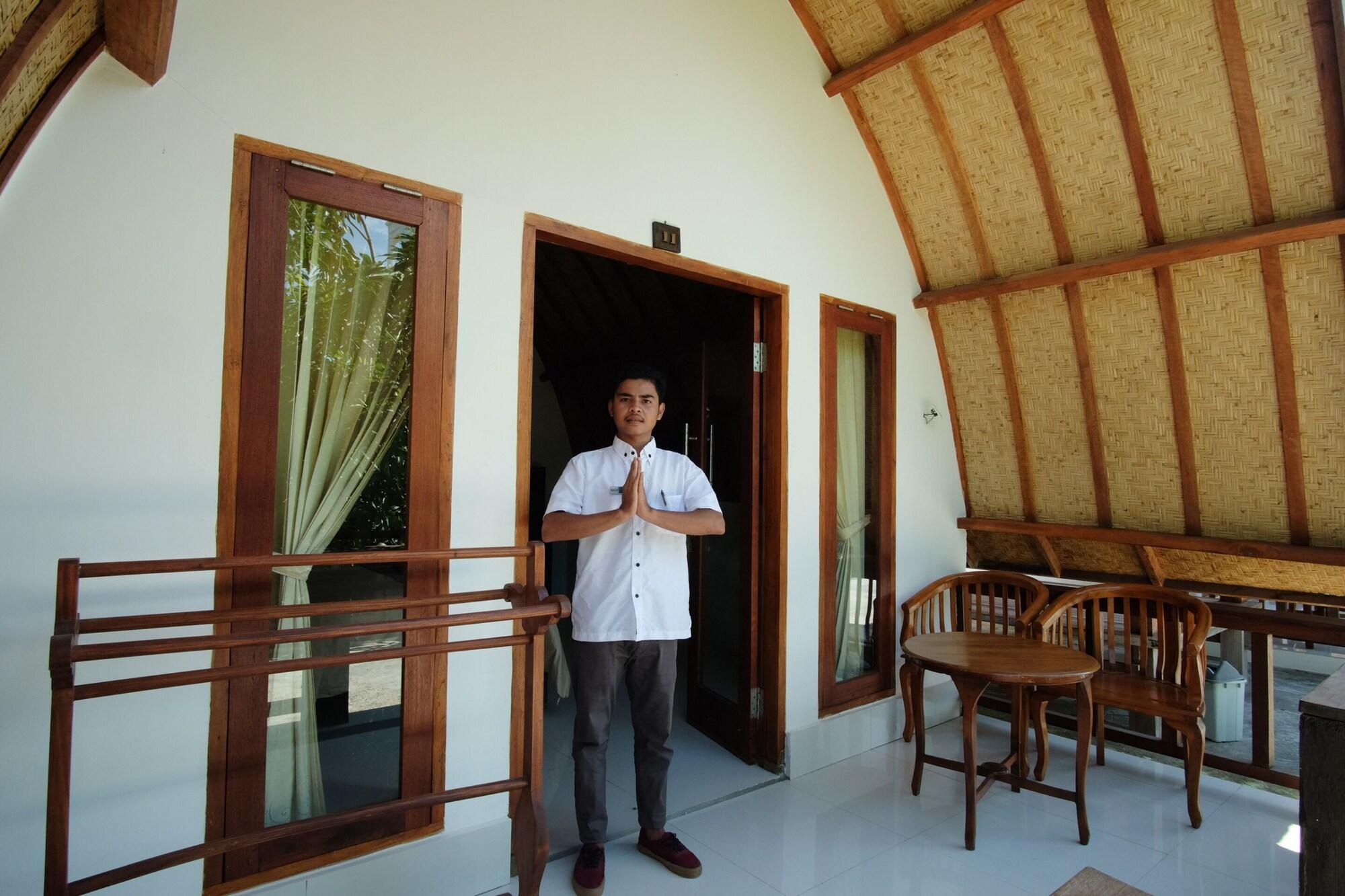 Warna Beach Hotel Gili Trawangan Exterior photo