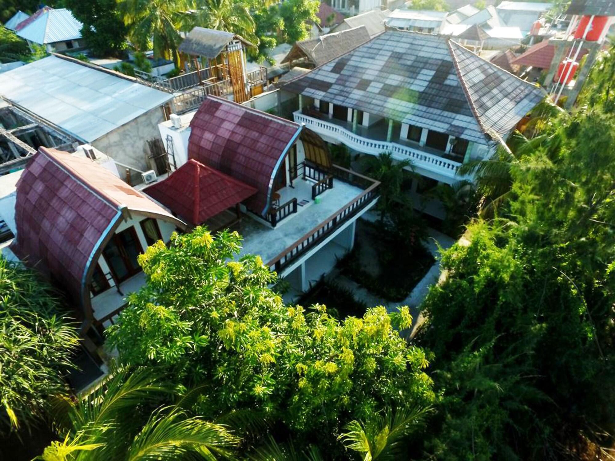 Warna Beach Hotel Gili Trawangan Exterior photo