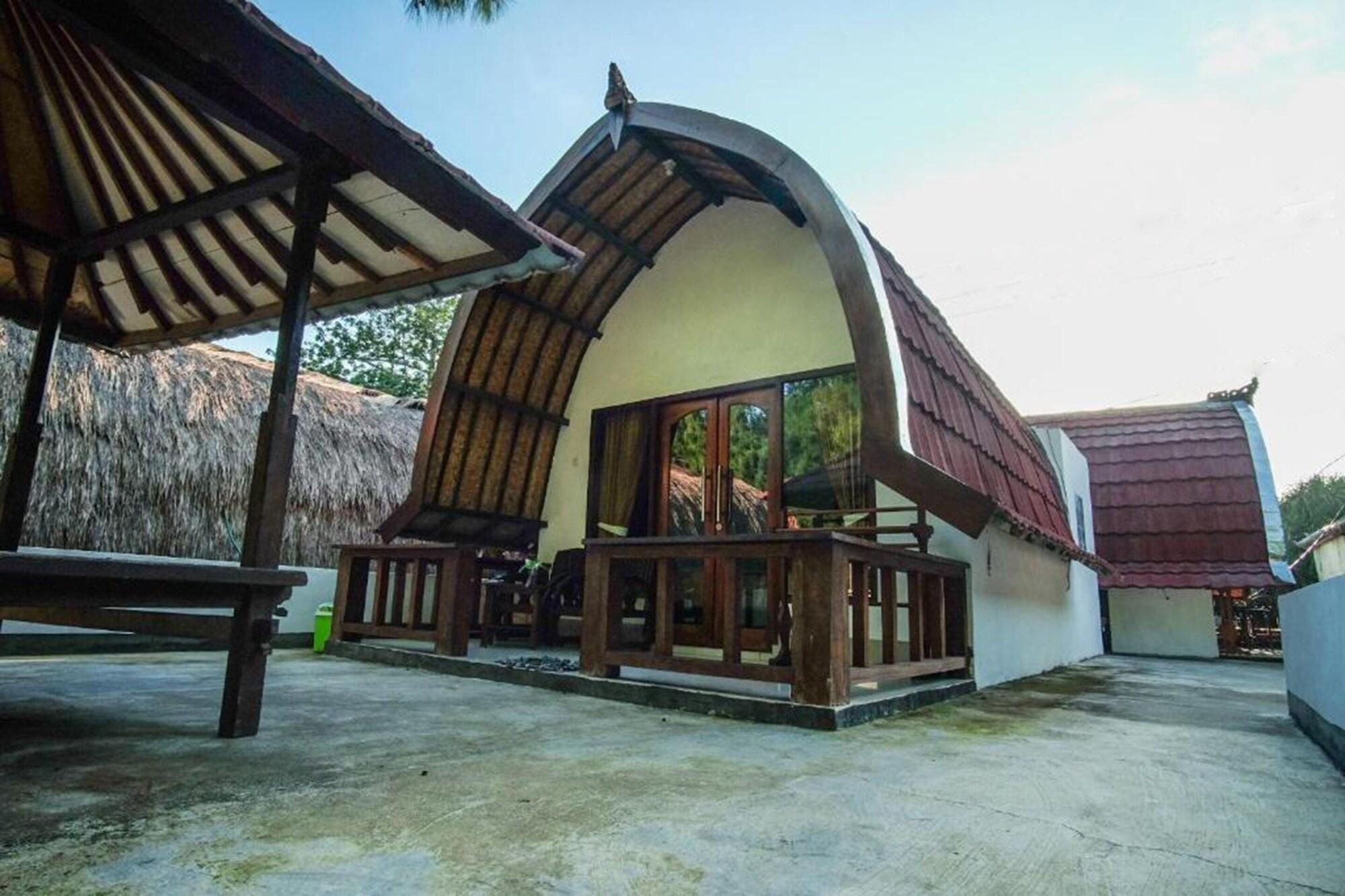 Warna Beach Hotel Gili Trawangan Exterior photo