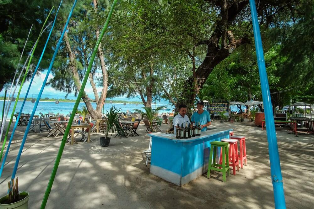 Warna Beach Hotel Gili Trawangan Exterior photo