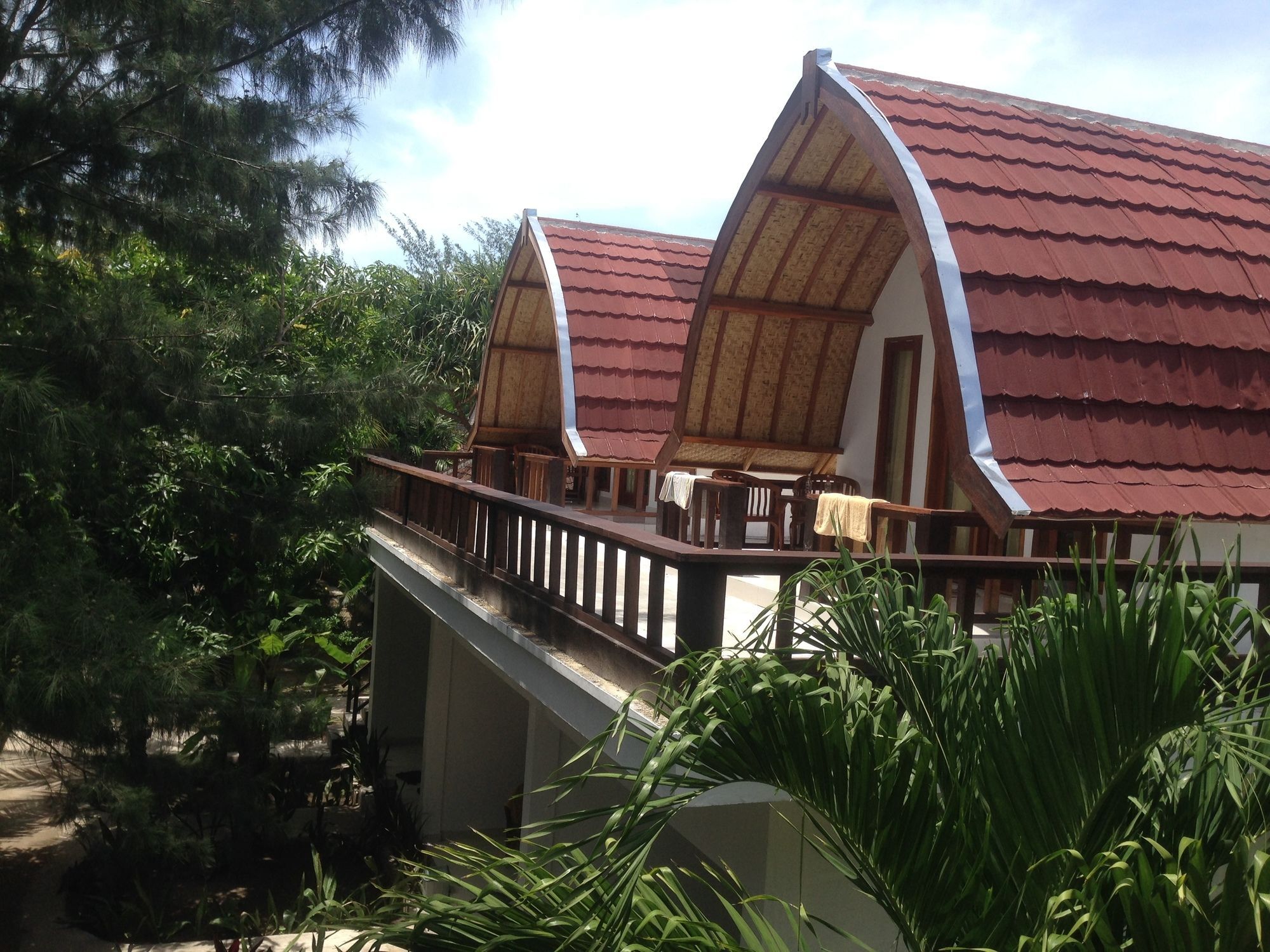 Warna Beach Hotel Gili Trawangan Exterior photo